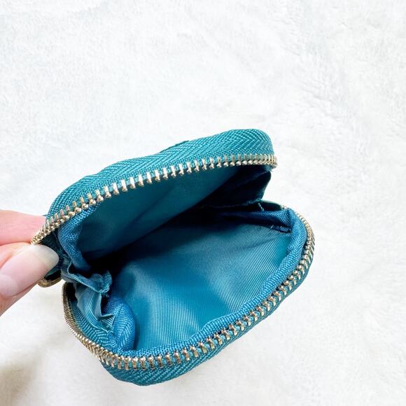 THE DARLING EFFECT Tumbler Blue Floral Zip Around Fanny Pack NEW - Picture 5 of 7